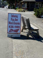 Surfcrest Market Pizza outside