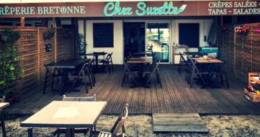 Chez Suzette inside