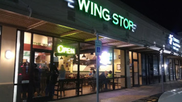 Wingstop inside