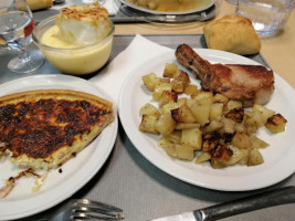 Les Tables D'uzel food