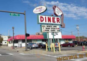 Four Seasons Diner outside