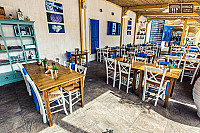 Nikos taverna inside