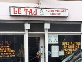 Le Taj outside