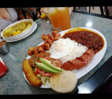 Casa Leo Restaurate Colombiano food