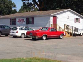 Pruett's -b-que Catfish outside