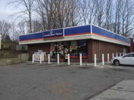 Cumberland Farms outside