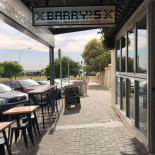 Barry's Dentro