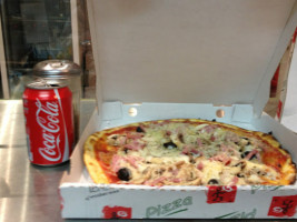 Pizza Mignon food