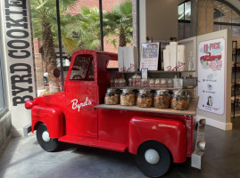 Byrd's Famous Cookies River Street food