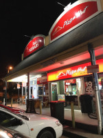 Pizza Hut Newfarm outside