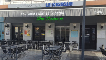 Le Kiosque outside