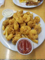 Lester's Seafood food