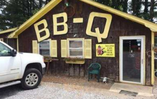 Big Cove B B Q outside