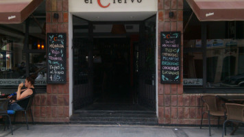 El Ciervo food