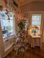 Lavender 'n Lace Tearoom inside