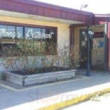 Anthony's Esterno