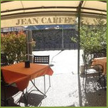 Jean Caffe À l'intérieur
