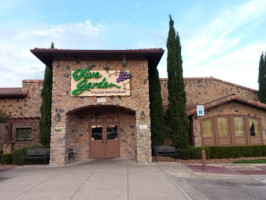 Olive Garden Italian outside