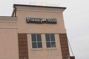 Pizza House outside