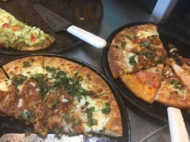 Izzy's Pizza Bar & Classic Buffet food