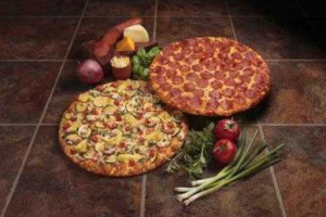 Round Table Pizza food