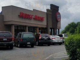 Huddle House inside