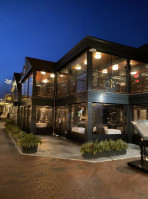 22 Bowen's Wine Bar & Grille outside