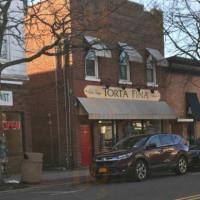 Torta Fina Bakery outside