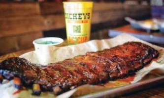 Dickeys Barbecue Pit food