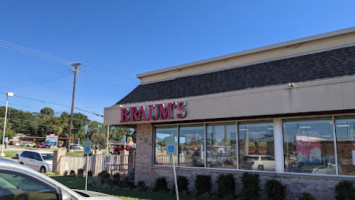 Braum's Ice Cream Dairy Store outside