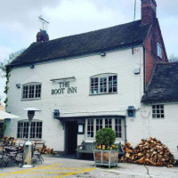 The Boot Inn outside