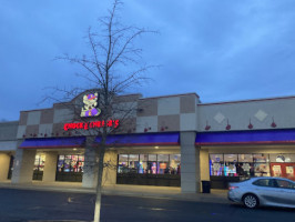 Chuck E. Cheese outside