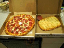 Arena's Pizza food