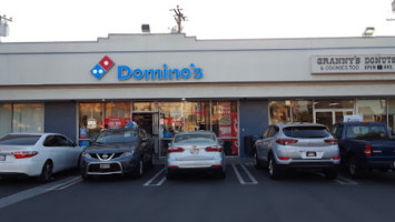 Domino's Pizza outside