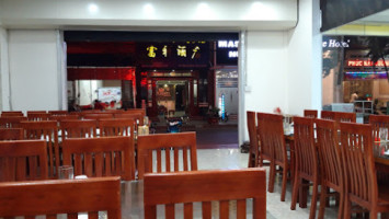 Nhà Hàng Cá Nướng Làng Chài inside