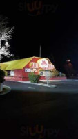 Wienerschnitzel outside