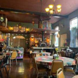 Lil Bistro Dentro