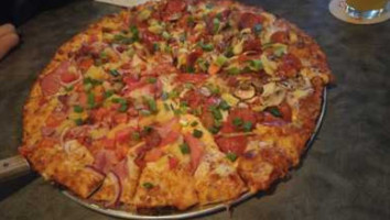 Round Table Pizza food