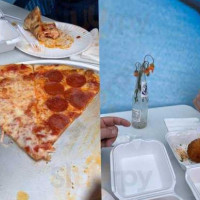 Dominic's Pizzeria food