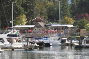 The Cascade Bay Grill And Store outside