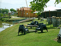 La Cabane Du Port outside