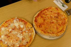 Pizzeria Atila food