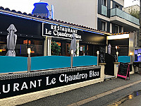 Le chaudron bleu outside