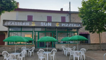 Sun Restaurant Bar Pizzeria inside