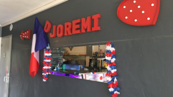 D'joremi Pizzeria inside