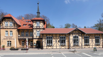 Hotel Schloss Hubertus Restaurant outside