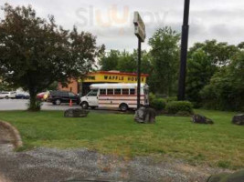 Staunton Waffle House outside