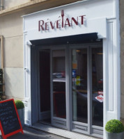 Révélant outside