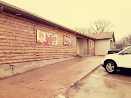 Osakis Liquor Store outside