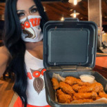 Hooters Cibo